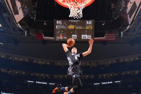 世界杯：火车站候车室大屏升级为4K 带动观赛人流滞留